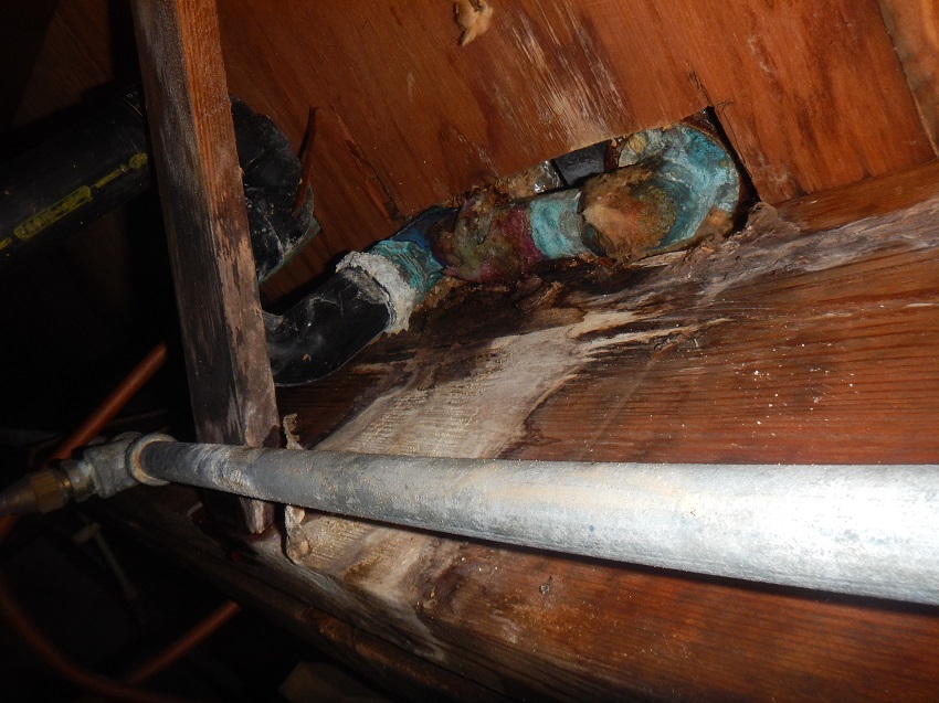 Plumbing leak found while inspecting a crawlspace near Evansville, IN 