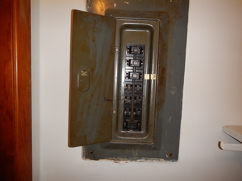 An outdated and obselete electric panel found by the home inspector near jasper, indiana