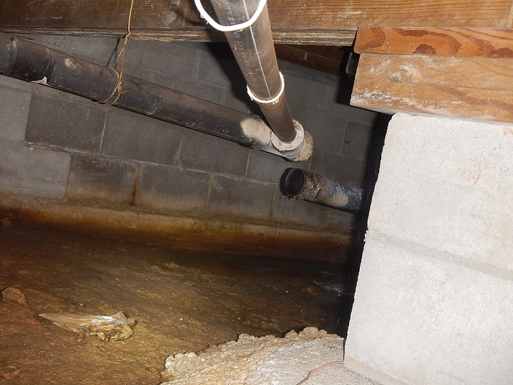 drain plumbing disconnected in a crawlspace found by home inspector
